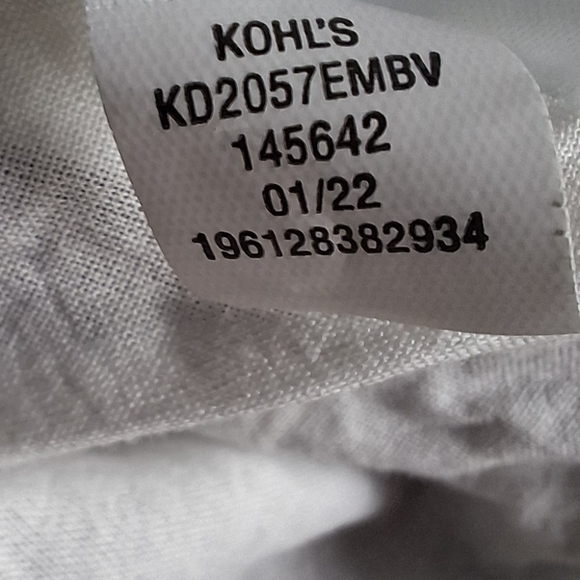 Draper James RSVP Embroidered White and Blue Women's Halter Top In A Small. - Picture 5 of 10